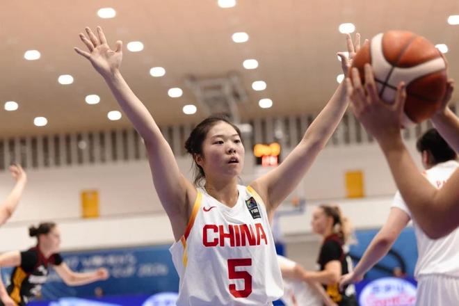 资格赛黑马杀入女单决赛!曾“零封”郑钦文,创法网新历史