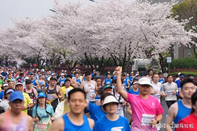 CBA休赛季速递!山西男篮敲定主教练,胡明轩退出夏训,徐杰高强度特训,辽篮张陈治锋进步明显,莫兰德恢复训练盼重返