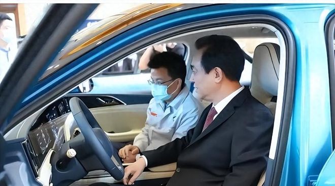 吉鲁担任评论员遭球迷批评，有人呼吁将其撤下世界杯解说席