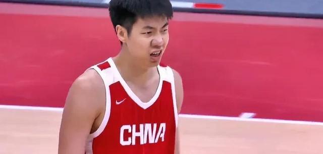 保总晋级发与费德勒合影追星成功,德米纳尔出局直言心态已崩溃