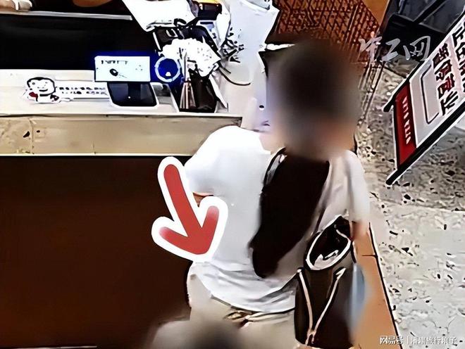 演戏?比利时内讧连对手都过来劝架 19分钟后联手绝平+拉架者痛哭