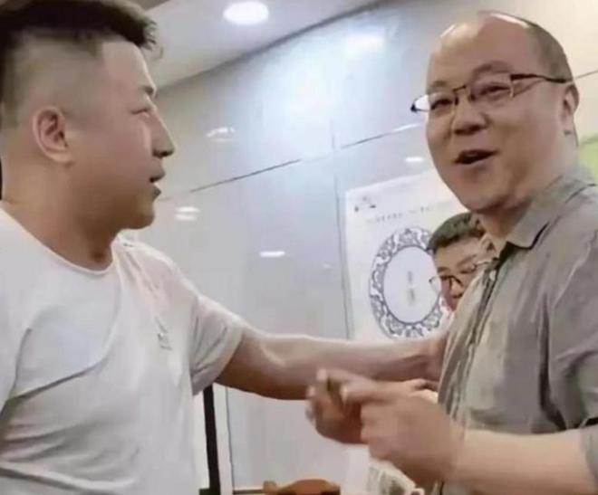 斯普利特离任！都什么时候了，中国球迷怎么还在怪杨瀚森教练？