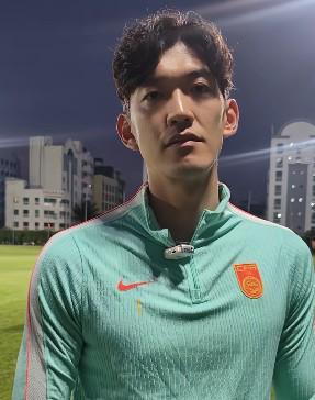 徐昕伤退,杨瀚森7+8,中国男篮险胜