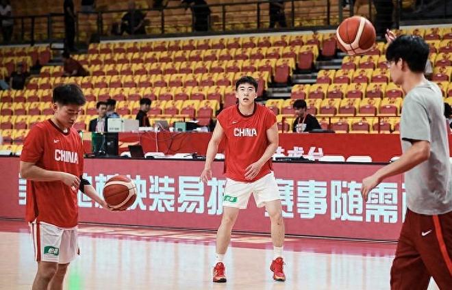 广东男篮大将接近加盟山东,上海追逐胡金秋,杨瀚森离开国家队!