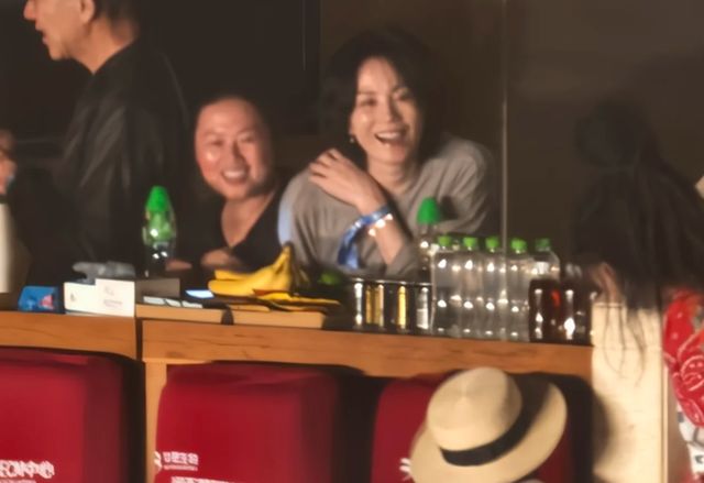 曝泰山队曾接触李霄鹏双方不欢而散,与巩晓彬不回山东男篮很相似